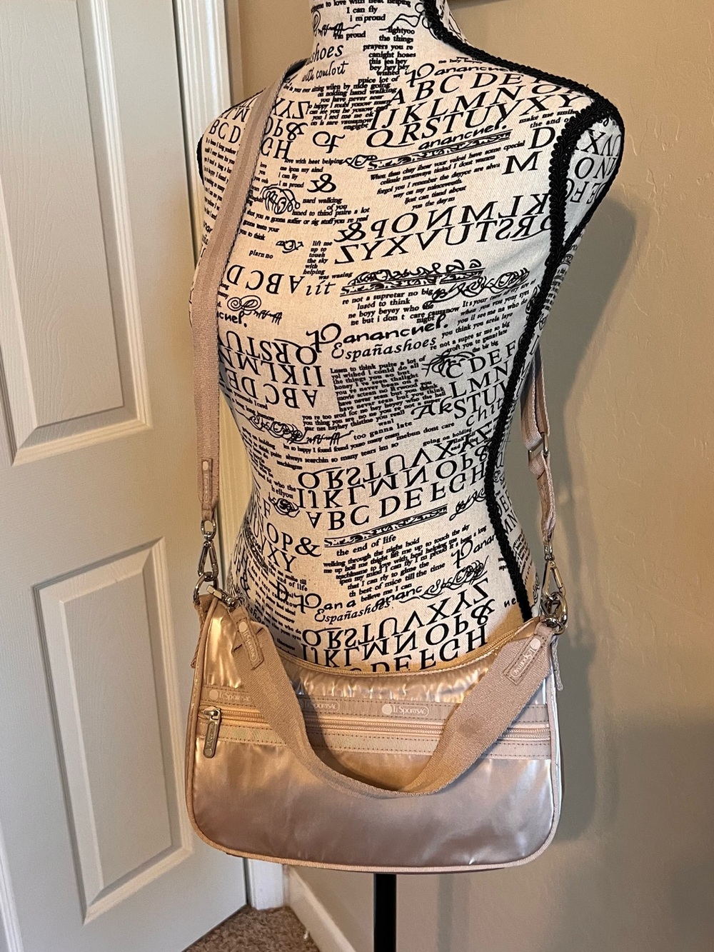 Women's Lesportsac Metallic Rose Gold Crossbody Shoulder Bag NWT